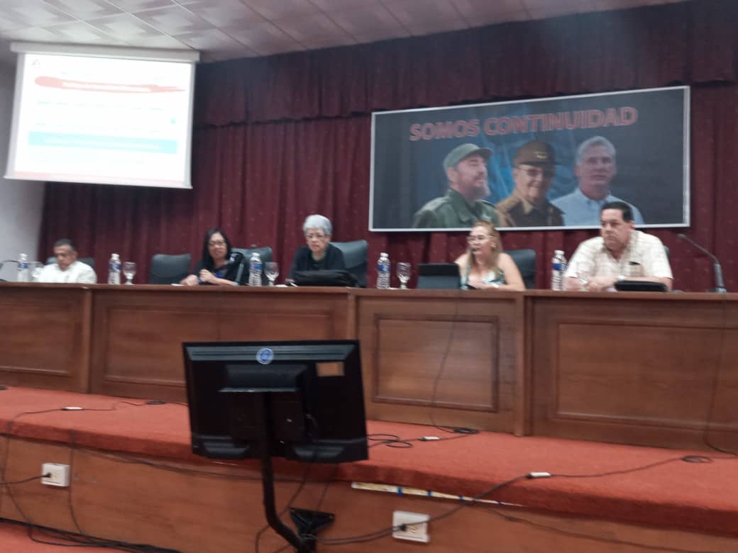 Asumiremos cada desafio con nuestro pueblo desde mayor producción con calidad e inocuidad de los alimentos . Nos caracteriza la unidad , creatividad y el compromiso con la Revolución.Esencias de la Reunión de Calidad del MinalXCuba.