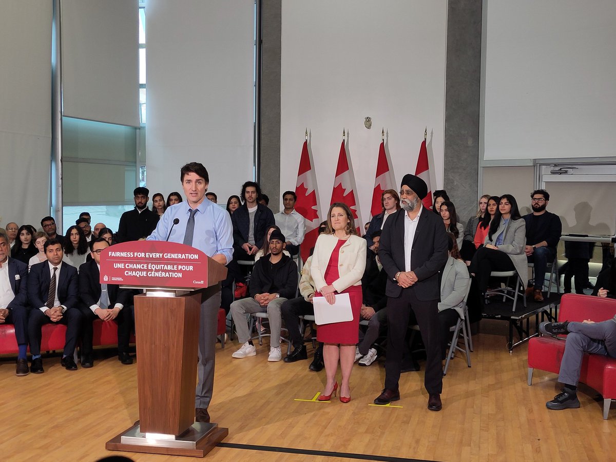 New: Trudeau in Vancouver this morning pledging to boost renters’ rights in a bid for young voters bloomberg.com/news/articles/…