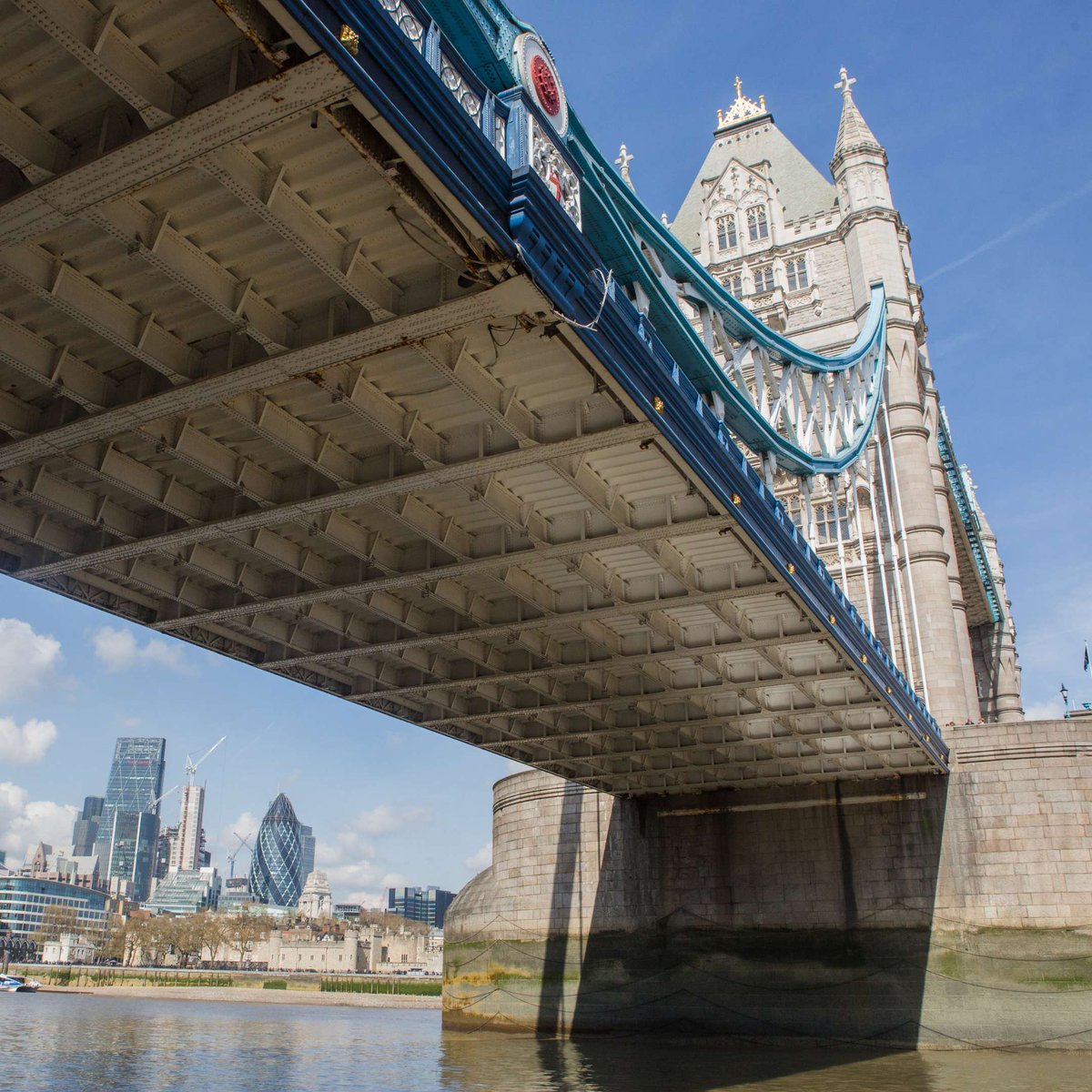 Did you know that the depth of the Thames changes drastically? ♒

The River is around 20 metres at its deepest but only around 1.5 meters deep at Tower Bridge.