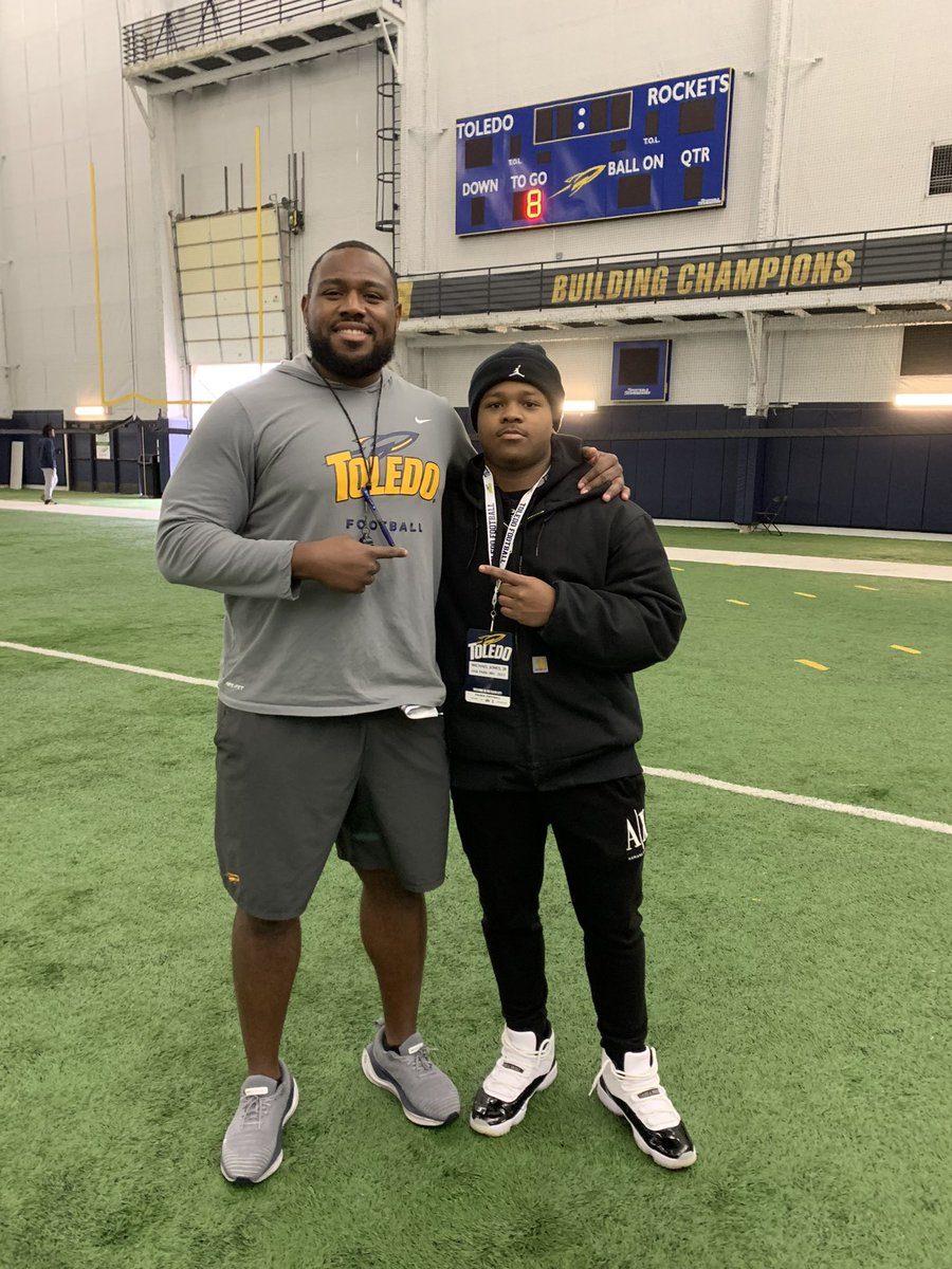 6MikeJonesJr's tweet photo. S/O to @ToledoFB @jacquez_stuart @CoachNCole for having me today and showing mad love hope to be back soon.. Thanks guys I really appreciate it and I enjoyed myself 🏈🏈🏈🏈 https://t.co/uSq7kj32bw