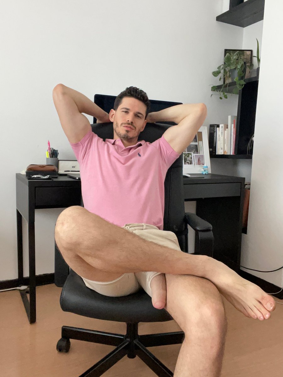 hunk_marc's tweet photo. RT if you like my feet🦶🏼 
https://t.co/PsZfa8Xyh4 https://t.co/uX9DOJddD6