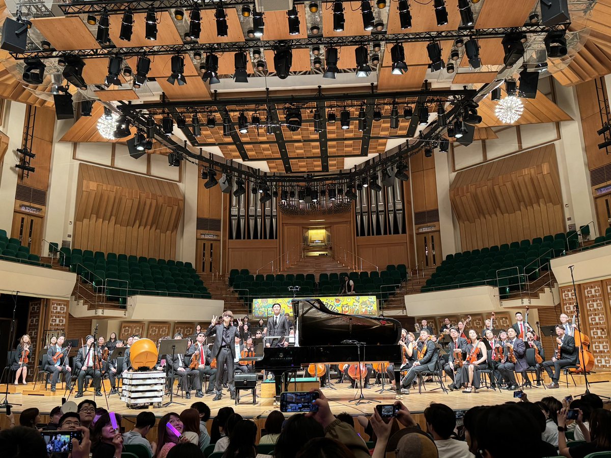 itsu3110's tweet photo. ずっと前からよみぃのパーフォマンスをいつか見にいきたいと思ったけど、なかなかチャンスがなくて......まさか香港で観れると思わなかった！海外で音ゲーのイベントまじで滅多にないからうれしかった https://t.co/GlMS82Y36M