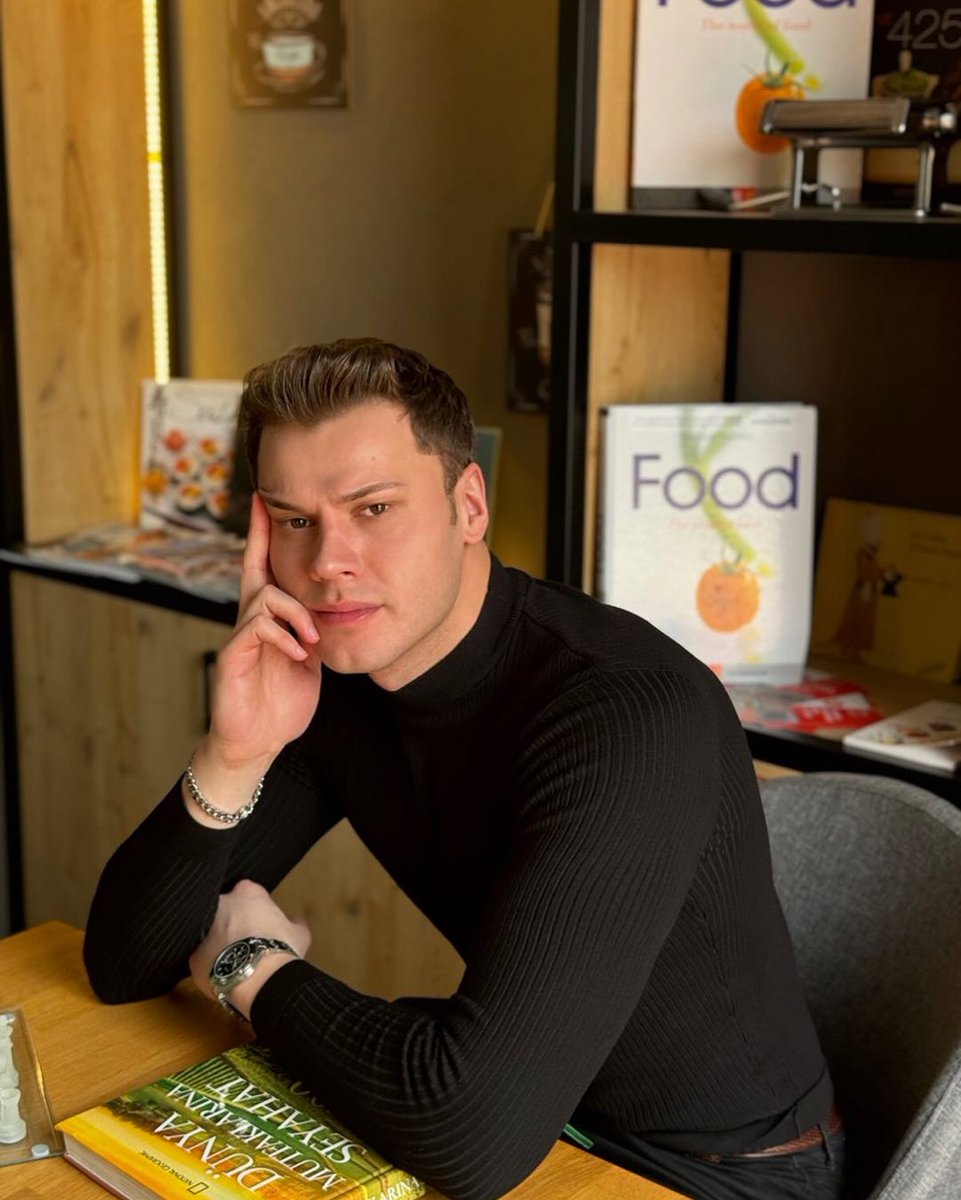 Ebruli şöyle bi yakışıklıyla siteye giriş yapıyorr🤤
#TolgaKandemir