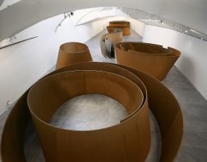 🥲 Goian bego Richard Serra. Beti gure oroimenean.