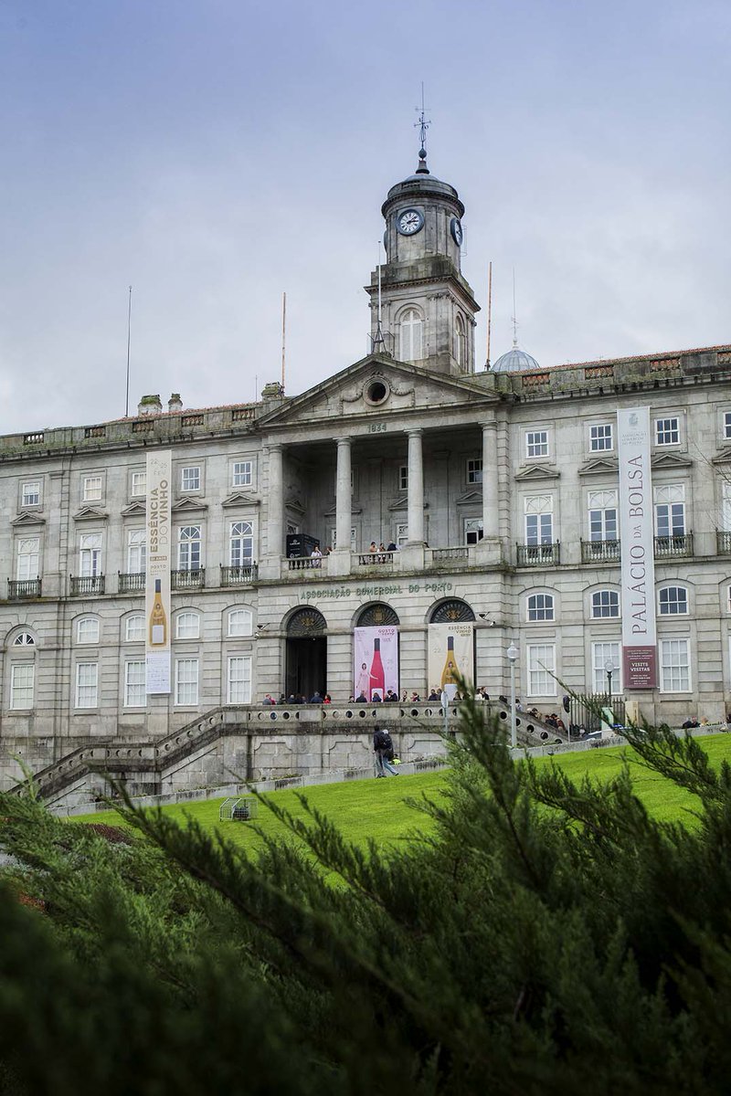 Conhece o perfil de quem visita o Essência do Vinho - Porto? Descubra-o em revistadevinhos.pt.