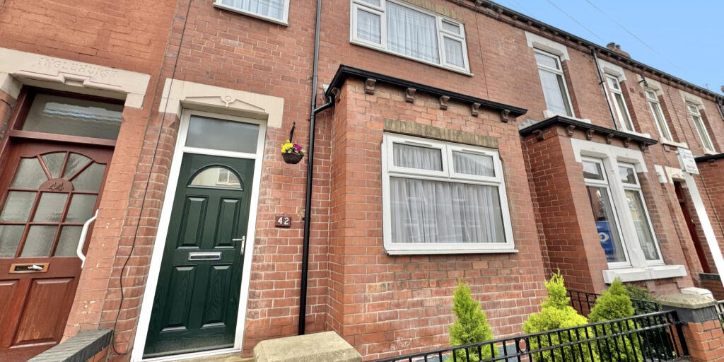 TudorProperty's tweet photo. ***NEW INSTRUCTION***FOR SALE***
🔹 Lower Oxford Street, Castleford
🔹 Large Property
🔹 4 Bedrooms, 1 Bathroom
🔹 Offers in Region of £175,000
Available for sale is this large, four bedroom terrace property: https://t.co/WSx2MeLL9C
#propertyforsale #midterrace #castleford https://t.co/1zM74WIOlW
