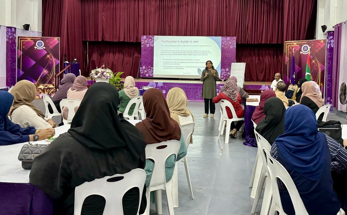 Building meaningful connections with children & starting conversations on mental health in schools can help adolescents thrive UNICEF is working with @MoEdumv to support teachers on facilitating social & emotional learning skills for adolescents #Kihineh #OnMyMind