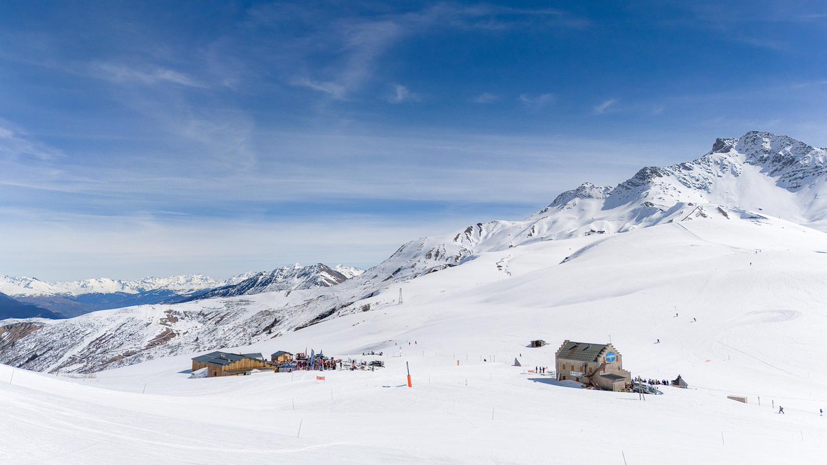 my_SFL's tweet photo. 40 ANS DU GRAND DOMAINE 🎂
40 ans de liaison entre la Maurienne et la Tarentaise, une frontière symbolique mais puissante, le col de la Madeleine 2000.
#mysfl #valmorel #granddomaine #maurienne #40ans #tarentaise #ski #winter #holiday #frenchalps #snow #saintfrancoislongchamp https://t.co/9RyiWKTyDJ