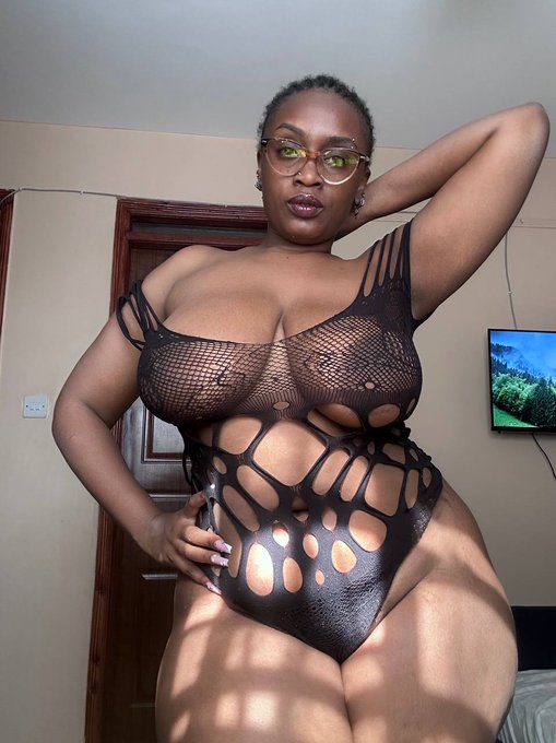 Hey loves, Message me for my menu!    I&rsquo;m available for video shows &amp; custom videos!! 🩷 https://t.co/NlWIY81CjV