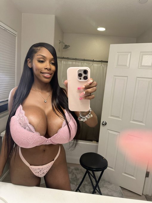 YOUR FAVORITE BLACK BIMBO 💦💕👌🏾 https://t.co/aAyOfY9Qte