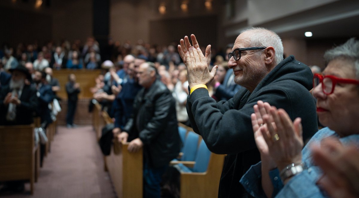 PierrePoilievre's tweet photo. We don't know what the world will bring tomorrow. But a thousand years from now, when the sun goes down on Fridays, millions of Jews around the world will observe Shabbat. 

Thank you to the Beth Israel Beth Aaron Congregation of Côte Saint-Luc for welcoming me last night. 

Am Yisrael Chai.