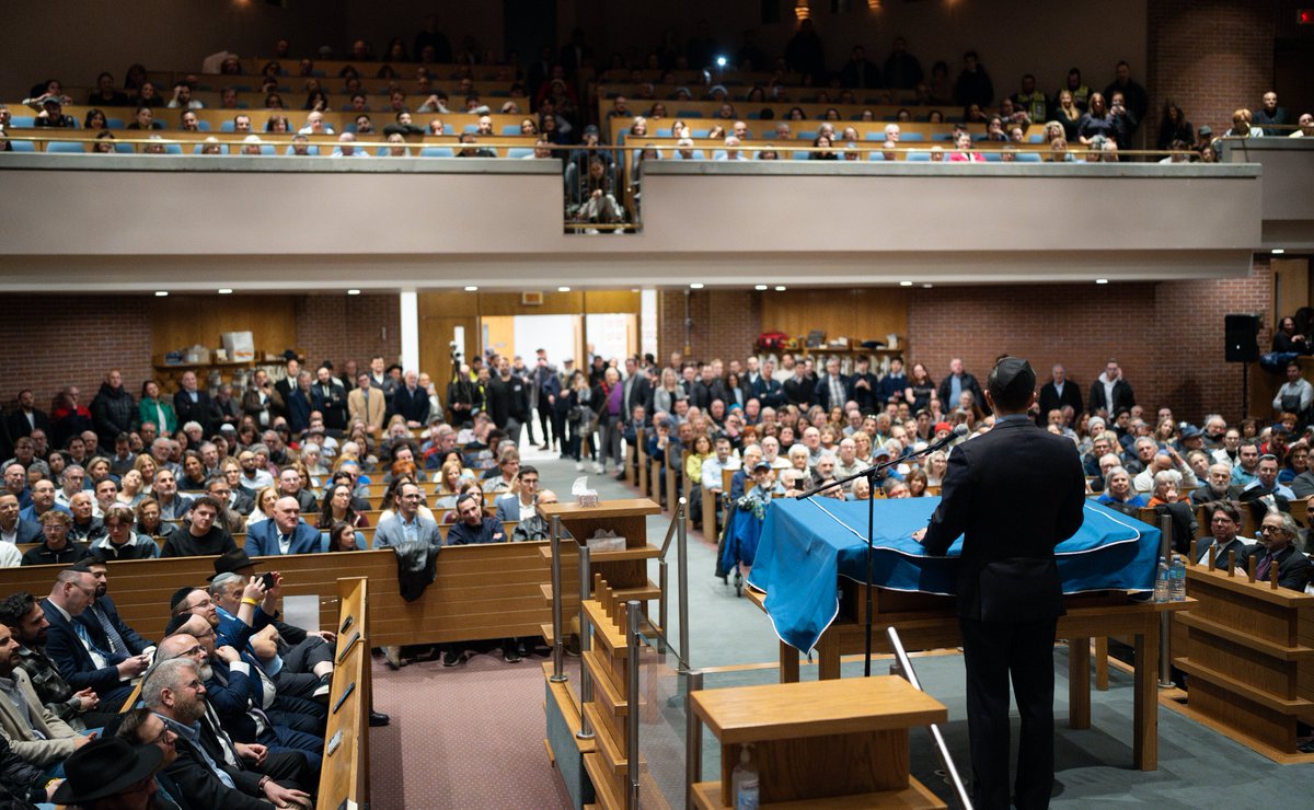 PierrePoilievre's tweet photo. We don't know what the world will bring tomorrow. But a thousand years from now, when the sun goes down on Fridays, millions of Jews around the world will observe Shabbat. 

Thank you to the Beth Israel Beth Aaron Congregation of Côte Saint-Luc for welcoming me last night. 

Am Yisrael Chai.
