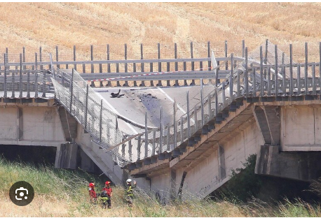 L'errore umano  come a #Baltimora per le tragedie è sempre possibile.Quello che non è possibile è che un viadotto crolli dopo una settimana dalla sua costruzione
P.S.l'Amministratore delegato Ciucci è a processo e 
è lo stesso A.D. del #pontesullostretto 
 andrà tutto bene 📌📌📌