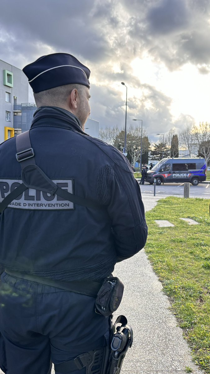 Prefet26's tweet image. #StopTraffic #Far | 🛑 Multiplication des opérations de sécurisation dans les quartiers du #plan et de #Fontbarlettes à  #Valence 

🎯enrayer les trafics
🎯assurer la sécurité des habitants 

➡️ Le dispositif Force d’Action Républicaine permet les renforts nationaux auprès de