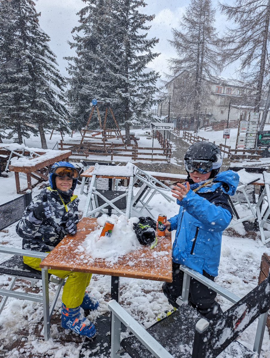 felstedprep's tweet photo. Ski 24 - Fun in the snow https://t.co/F8vrdF7Xan