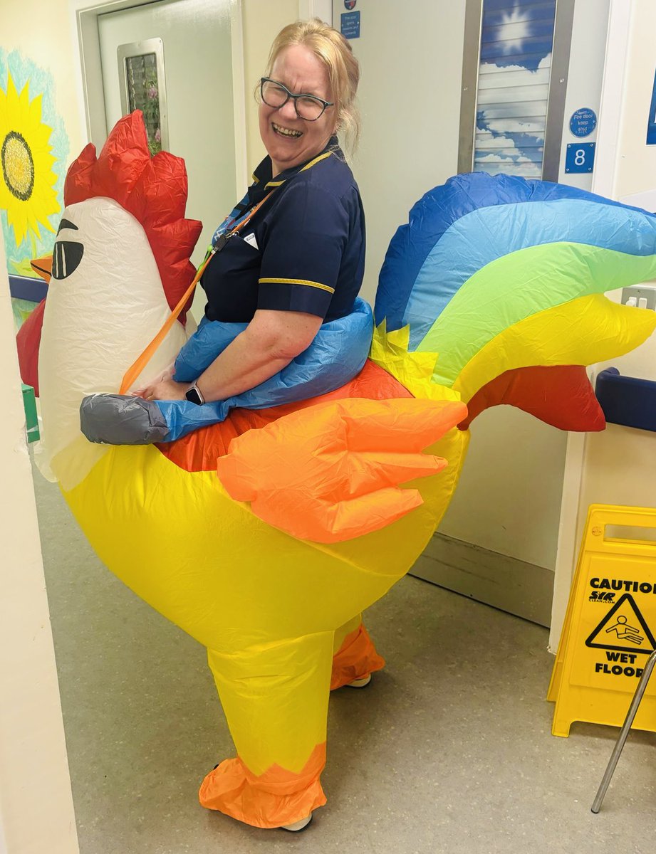 One cool chick 🐥and the Easter bunny 🐇visited CBU today….while Jackie did all the hard work serving Easter treats and refreshments to everyone! 💕🐣🐣🐣💕 @jdurkintc @AndersonJanella @maryabberton @hilts @NatMol722769 @stephenkaar @GMMH_NHS @FooFooLaRue @AdamC_NHS @Sarahlew65