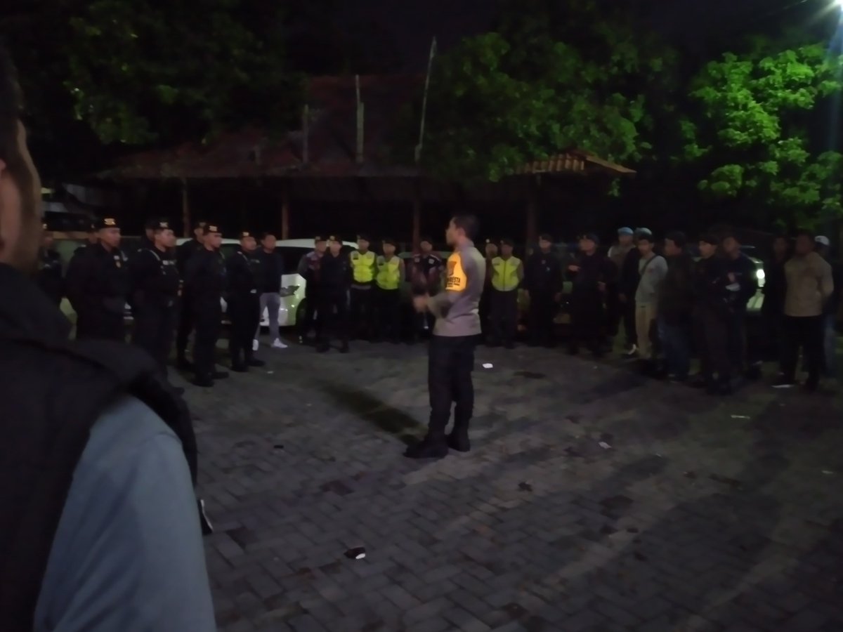 PoldaJogja's tweet photo. Apel Gabungan Tim 4 dan Tim 5 Satgas Penanggulangan #KejahatanJalanan #PoldaDIY dan #PolrestaSleman di Halaman Parkir #Monjali, #RingroadUtara dipimpin Kapolresta #Sleman KBP Yuswanto Ardi, SH., SIK., https://t.co/5PI4glAKfx.
Kamis dini hari
28/03/2024
#KRYD https://t.co/gieNlr43AL