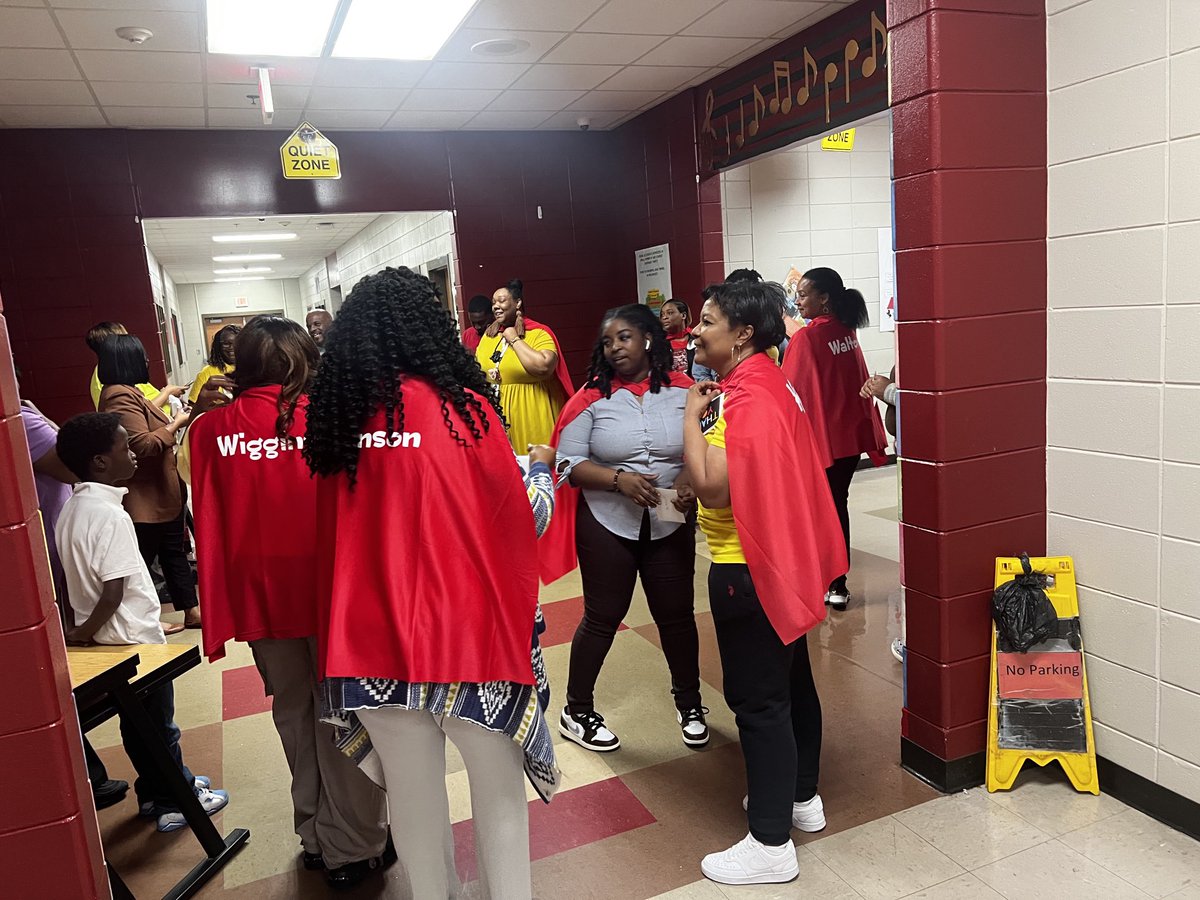 GeorglynLynn's tweet photo. Southfield loves their Superheroes! What would they do without their paraprofessionals? They are appreciated! https://t.co/S2SONhdALL