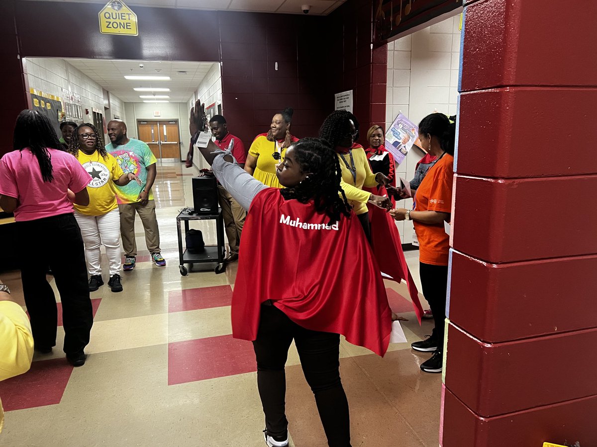 GeorglynLynn's tweet photo. Southfield loves their Superheroes! What would they do without their paraprofessionals? They are appreciated! https://t.co/S2SONhdALL