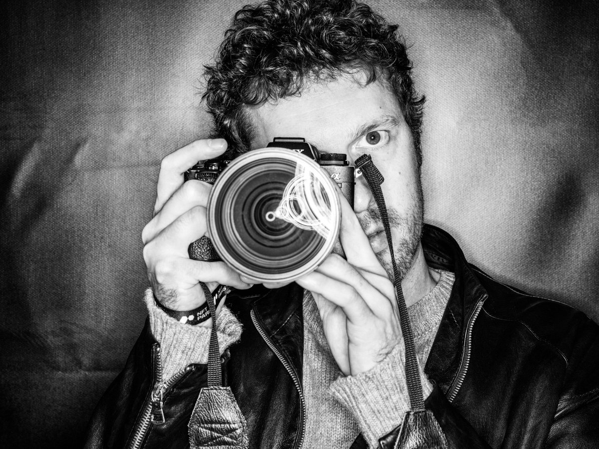 gm gm #iCONSofNFT 😎
Day 2 is here and we have the one and only Dave Krugman @dave_krugman taking a shot 📸
He is an inspiration for all artists in the space, study his ring theory and learn! 
#cultivatingcommunity
DRIVE 🚗, DRIP DROP💧and ROLLS 🎞️ = GRAILS
From Paris 🇫🇷with LOVE