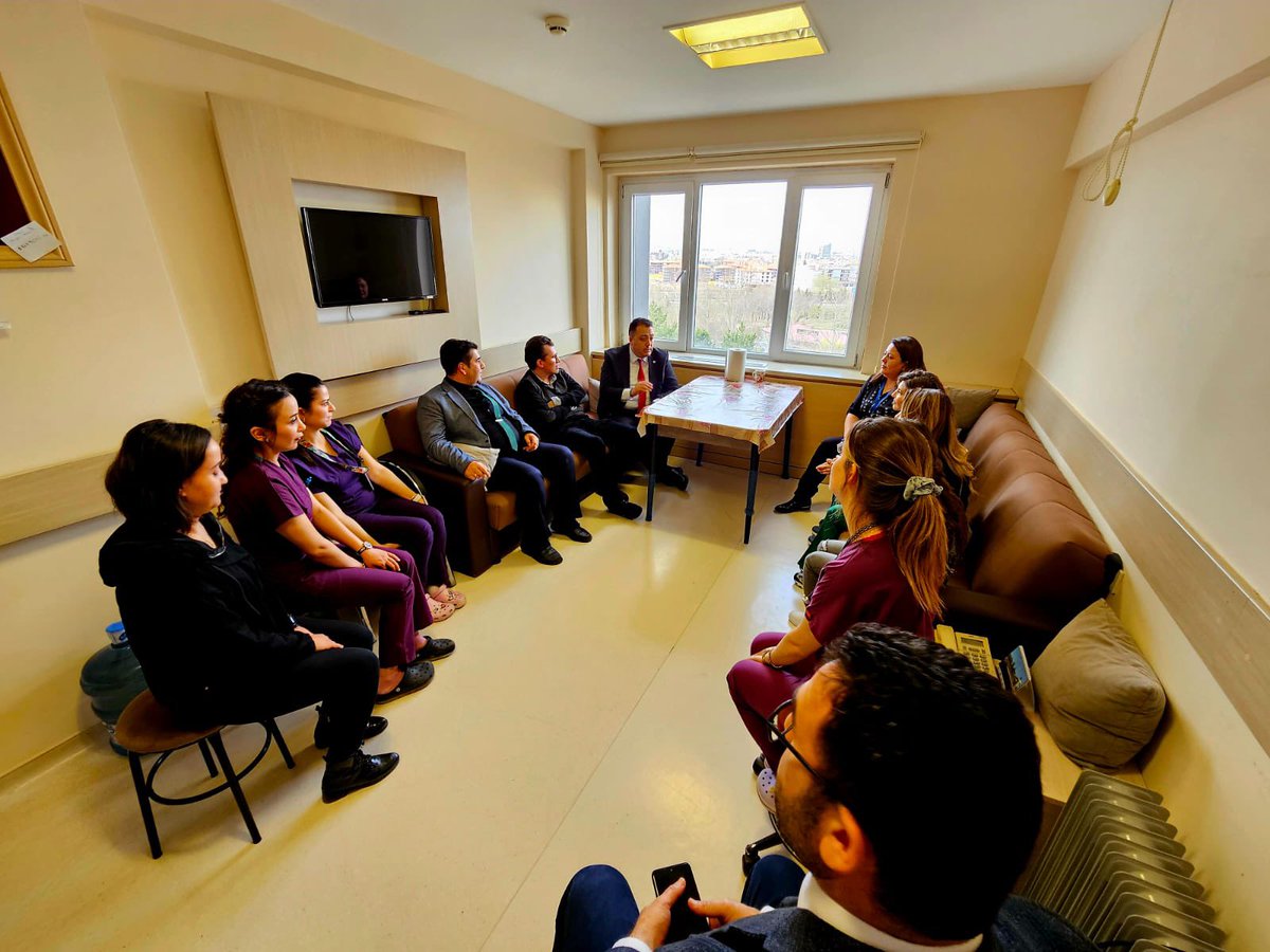 Osmangazi Üniversitesi Tıp Fakültesi Göz Servisini ziyaret ettik; Değerli sorumlumuz Zeynep Akgözlü ve servis çalışanları ile bir araya geldik. Yaptığımız çalışmaları anlattık,talep ve istekleri dinledik. #SağlıkSen #Eskişehir #OsmangaziÜniversitesi