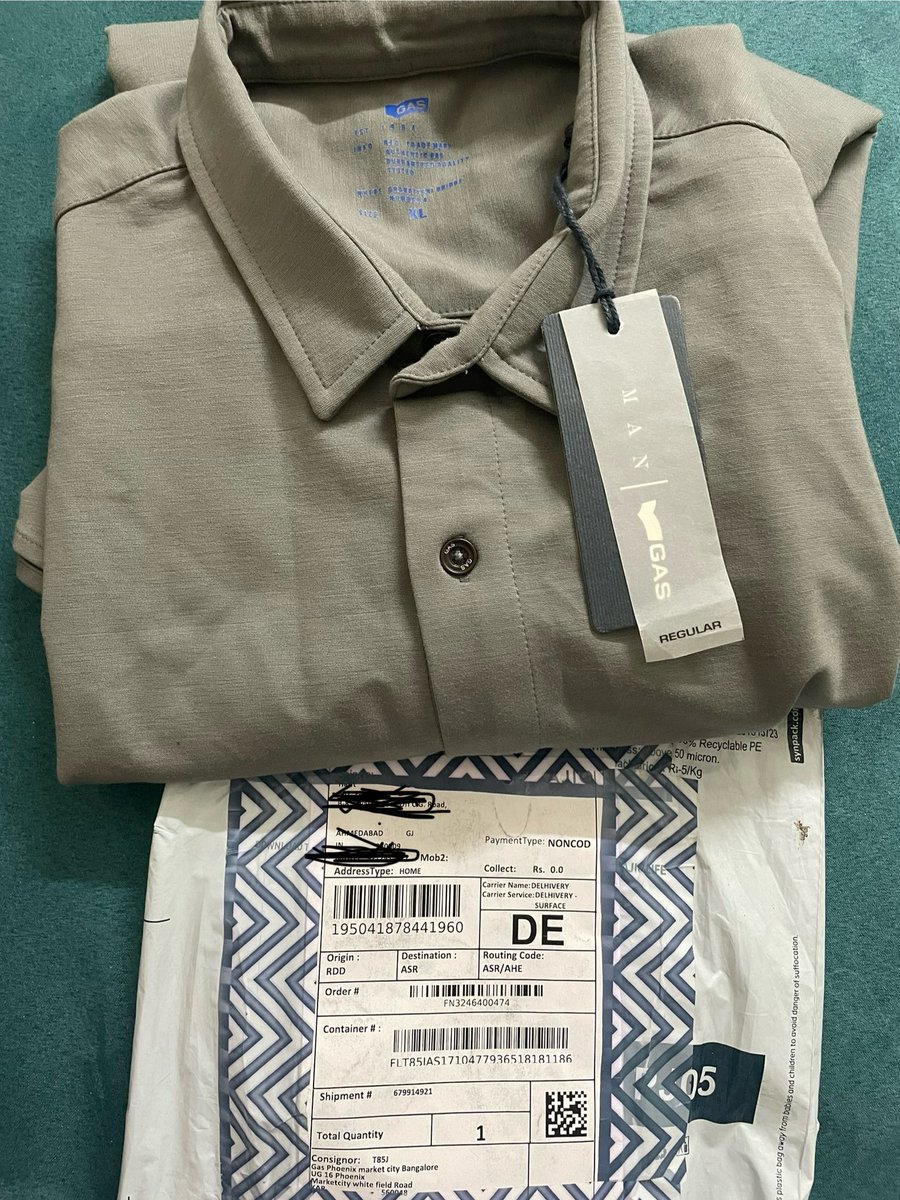 Haritmanek's tweet photo. @AJIOLife FRAUD!
Ordered a pair of Gas Jeans on 14/03/24 and they delivered a Gas Shirt instead on 19/03/24.Requested return, verified by Ajio and accepted return request by them but 4 delivery boys have come to collect the return parcel and refused (cont) https://t.co/HtyQ1zag0H