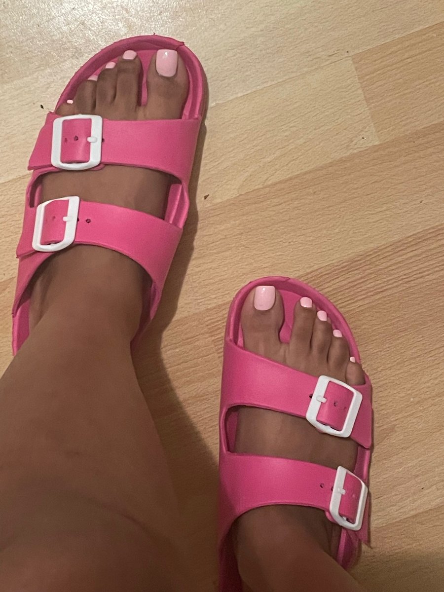 PoshNoshFeet's tweet photo. @equivocatingMF PINK! 🥰 https://t.co/h7hTj8X77i
