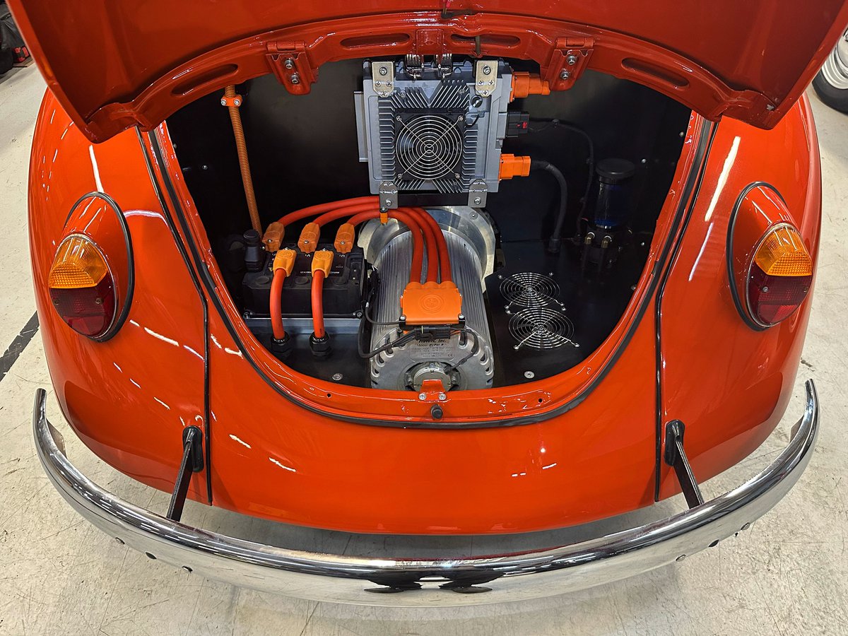 elecclassiccars's tweet photo. Not your average VW Beetle engine bay. 😎⚡️👌 #vwbeetle #vwfusca #vw #fusca #beetle #electricbeetle https://t.co/qooDtCPQrL