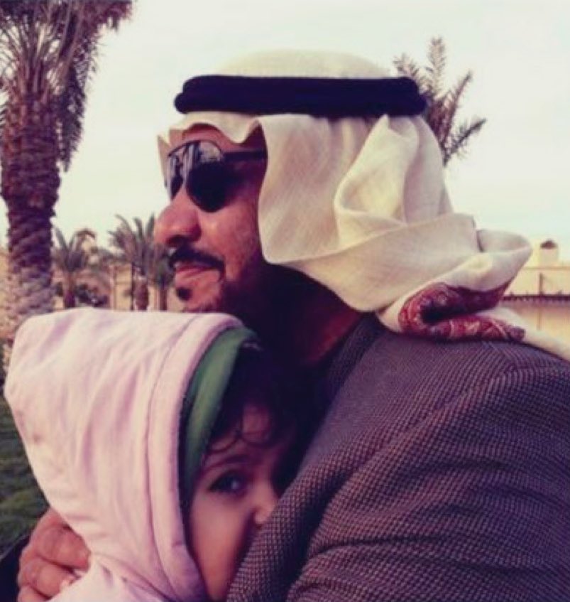 يا الله ياللي في يـديـك الـتصاريـف
يا غـافـر الـزلات يا ألـطف لطيـفي

يا واحدً يعبـد وهو ما بـعد شـيـف
ما شاهده حتى الـرسـول العفيفي

يوم الحساب ويوم كشف المضاريف
ألــطف بـنا ... ولا عـملـنا ضـعيفي

#ذكرى_وفاه_عبدالله_بن_زويبن 
اللهم ارحمه واسكنه فسيح جناتك