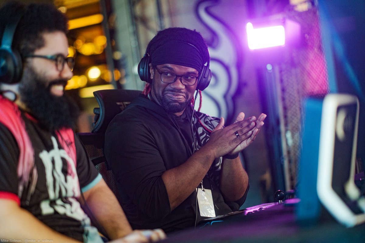 Mike! at Home tweet media