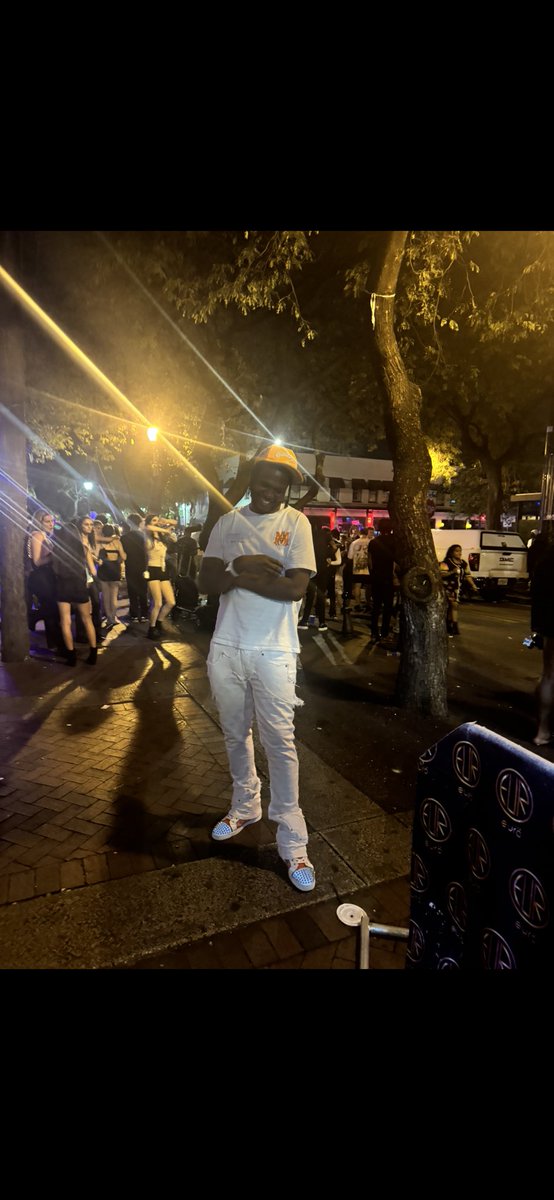 I don’t ever be posting on here, go follow my gram @bonjuliooent