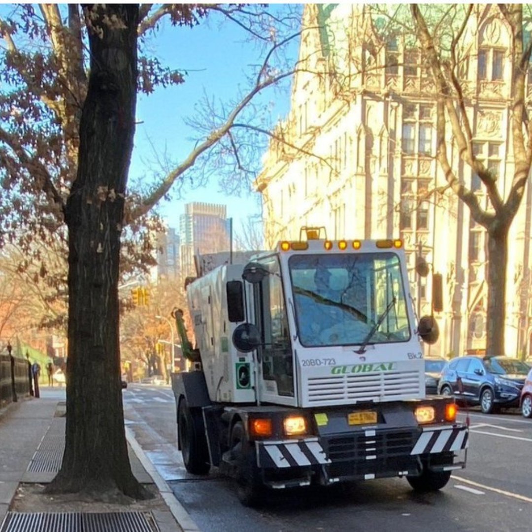 noahofficespace's tweet photo. For those that drive and park in NYC, a reminder that alternate side parking rules are suspended on both Thursday (3/28) and Friday (3/29) due to Holy Thursday and Good Friday.

The full 2024 suspension calendar:
https://t.co/IC3BmLROPq https://t.co/SyjIX8g3pR