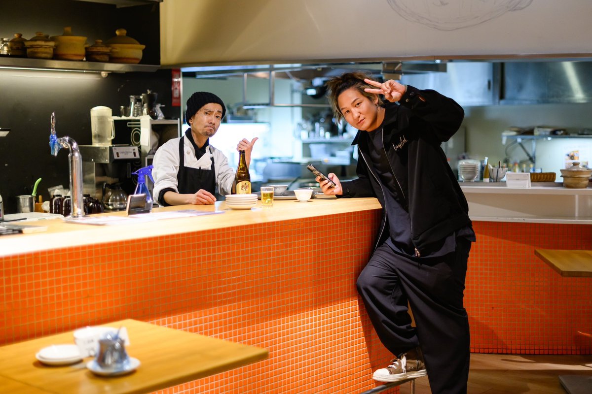 ep_organization's tweet photo. 明けたけど、本日
カメラマン和くんご来店でしたー
なな、なんと佐々木憂流迦選手を連れて来てくれて超絶ブッたまげた！！
2人共静岡出身で、今日は偶然に焼津からマグロが入ってて、なんだかご縁を感じました
2人共ええ男やね〜
ありがとちゃんでした
つーかウルカくんデカいっ！
 #佐々木憂流迦 https://t.co/ABhAjVpf79
