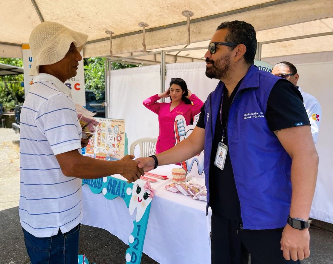 DPS_LosRios's tweet photo. #Quevedo | En el recinto Toquillal de la parroquia San Carlos, activamos brigada médica integral con atención a pacientes en: medicina general🩺, familiar, odontología🦷, vacunación, entrega de medicina, psicología y nutrición.

➡️180 usuarios fueron beneficiados

#ElNuevoEcuador https://t.co/oqY0P6iLJO