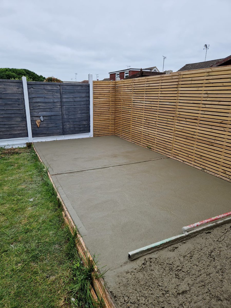 tommixdesign's tweet photo. Concrete wheelbarrowed and levelled #concrete #Building #concretelevelling #concretepumping #concreteessex visit: https://t.co/xB1xKJy6Ap https://t.co/FeGdYud18o