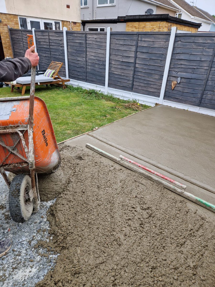 tommixdesign's tweet photo. Concrete wheelbarrowed and levelled #concrete #Building #concretelevelling #concretepumping #concreteessex visit: https://t.co/xB1xKJy6Ap https://t.co/FeGdYud18o