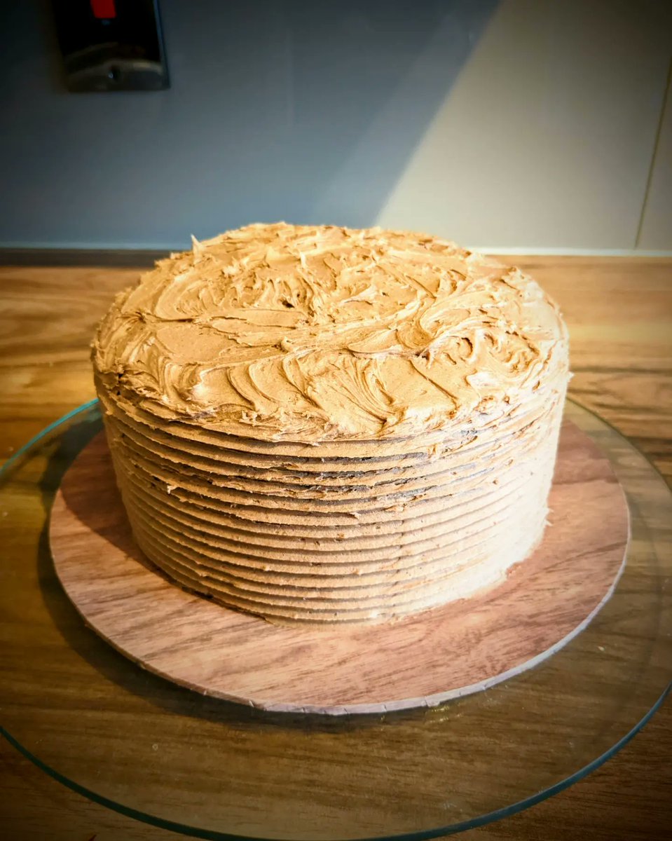jaydubyah_72's tweet photo. // A 40TH BIRTHDAY CAKE FOR MY WORK COLLEAGUE //

.

My homemade chocolate overload sponge coated in chocolate buttercream and topped with a plethora of various chocolates

.

#40thbirthday #40th #baking #homebaking #homebaker #chocolateoverload #showstopper #domesticgoddess https://t.co/YTIurRZzwx
