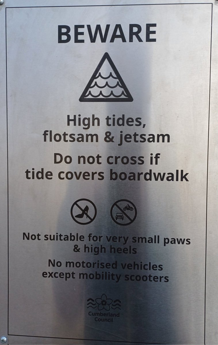 brew_with_view's tweet photo. Excellent beach access improvement at #Marport and loved @CumberlandCoun warning for those with small paws 🐾
...and another gorgeous West Cumbrian sunset https://t.co/2tz30Lkwrj