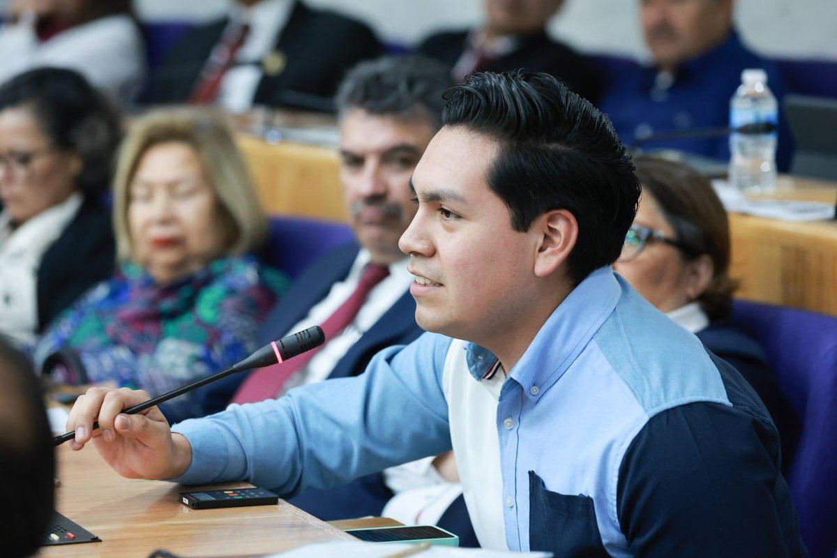 ArturoReyesS_'s tweet photo. El diálogo con maestras y maestros en torno a temas importantes para nuestro @IPN_MX fue el protagonista en la sexta sesión ordinaria del XLII Consejo General Consultivo, en la que participé el día de hoy y en la que pude escuchar con mucho gusto a representantes de alumnas y alumnos preocupados por el bienestar de sus escuelas. El Politécnico lo hacemos todas y todos. ¡Huélum!