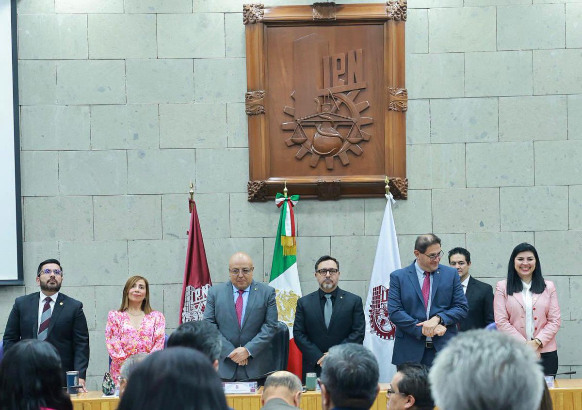 ArturoReyesS_'s tweet photo. El diálogo con maestras y maestros en torno a temas importantes para nuestro @IPN_MX fue el protagonista en la sexta sesión ordinaria del XLII Consejo General Consultivo, en la que participé el día de hoy y en la que pude escuchar con mucho gusto a representantes de alumnas y alumnos preocupados por el bienestar de sus escuelas. El Politécnico lo hacemos todas y todos. ¡Huélum!
