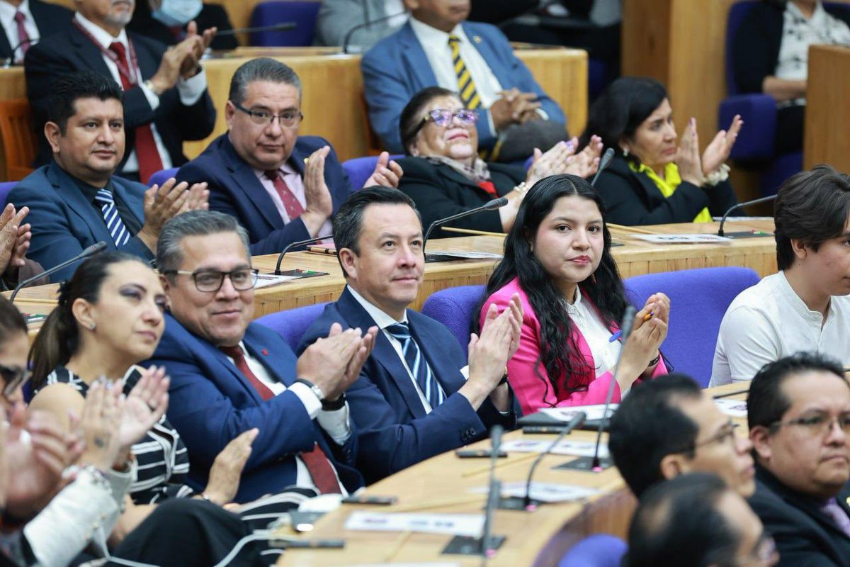 ArturoReyesS_'s tweet photo. El diálogo con maestras y maestros en torno a temas importantes para nuestro @IPN_MX fue el protagonista en la sexta sesión ordinaria del XLII Consejo General Consultivo, en la que participé el día de hoy y en la que pude escuchar con mucho gusto a representantes de alumnas y alumnos preocupados por el bienestar de sus escuelas. El Politécnico lo hacemos todas y todos. ¡Huélum!