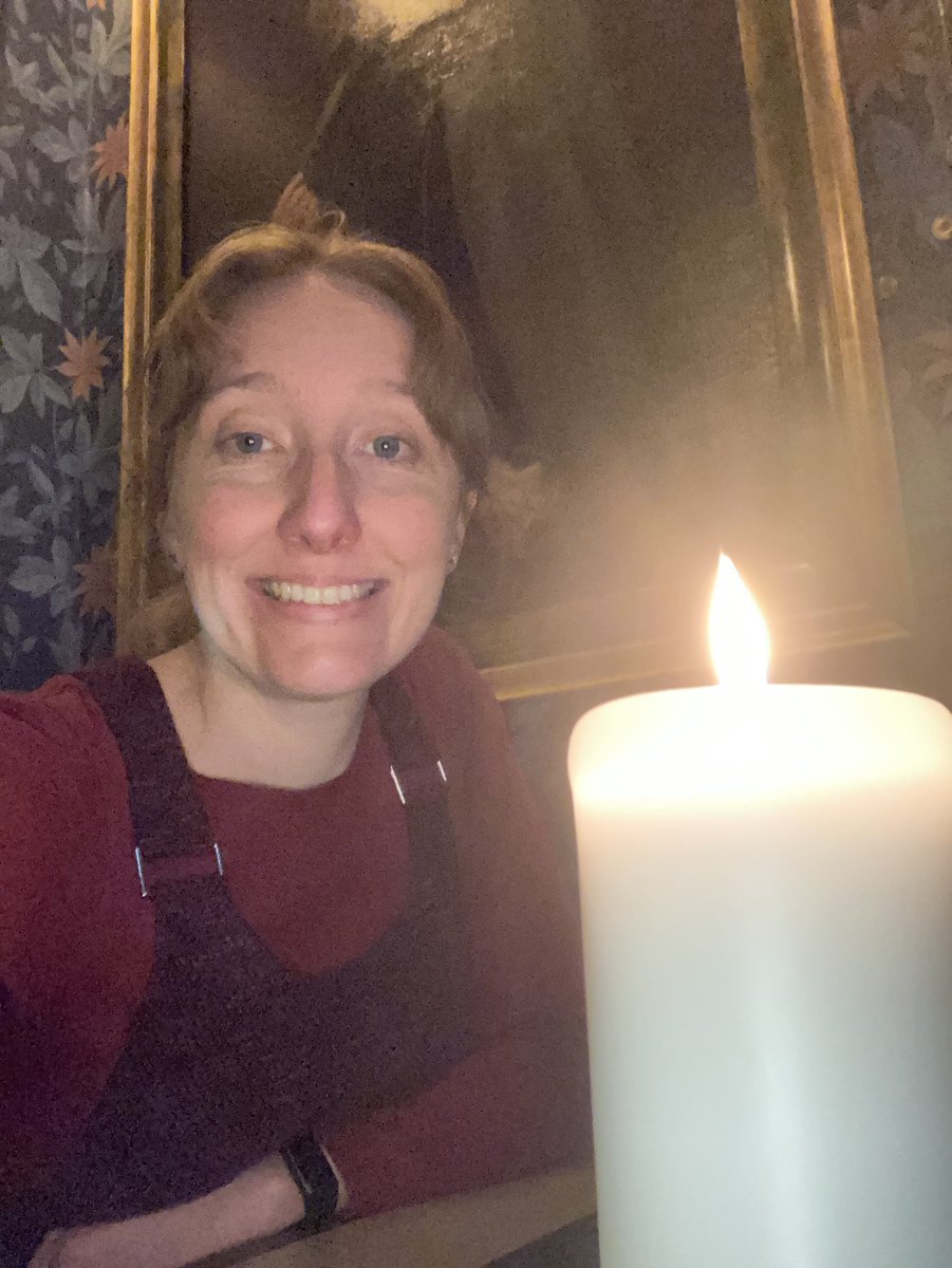 jenmgshe's tweet photo. WFH alone today having a rubbish day so decided to get my steps up by walking into town. Accidentally ended up in a Lounge! 😅 I don’t even feel self-conscious - just full of delicious food I didn’t have to cook for myself. 😂 #DateNightForOne https://t.co/oljgswzW59
