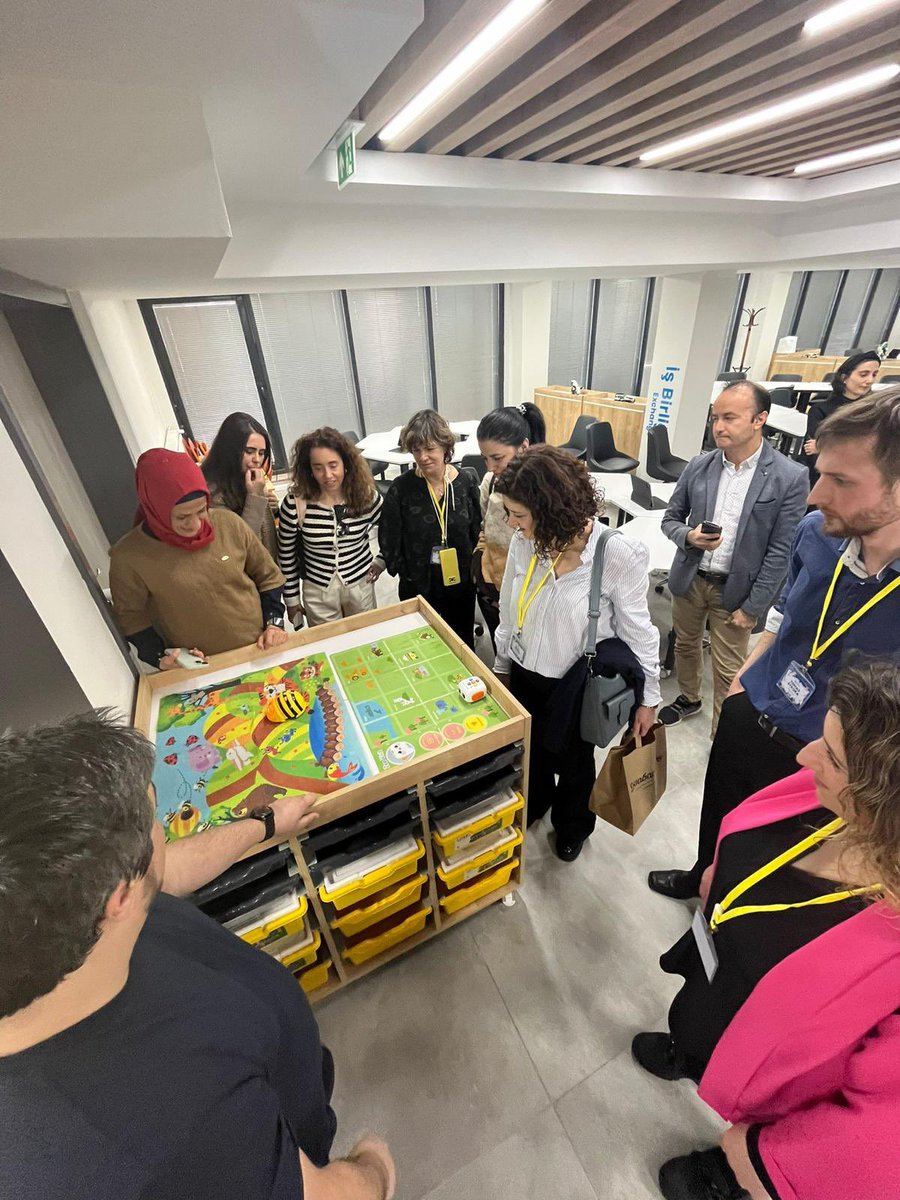 CokluOmer's tweet photo. ETKİM çalışmalarımızın kısa özeti… 

Eğitim teknolojileri firmaları ile ekosistem oluşturma , atölye çalışmaları ETKİM’de devam ediyor 

#eğitimdeetkimvar #etkim 
@AtikerYazilim
@CelileErenOKTEN 
@mebyegitek 

ETKİM’ i takip için linkedin 👇👇
https://t.co/mfmBCY4g44 https://t.co/eSp0NlT2w8