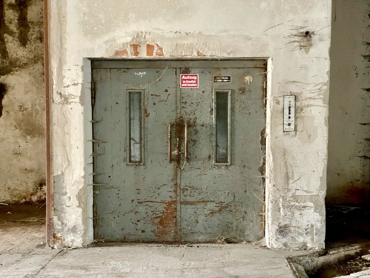 'The elevator to success is out of order. You'll have to use the stairs, one step at a time.' (Joe Girard)

#CargoElevator #VintageElevator #IndustrialCharm #ForgottenPlaces #UrbanExploration #AbandonedBeauty #TimeStandsStill #HistoryInWalls #IndustrialHeritage #ElevatorDoor
