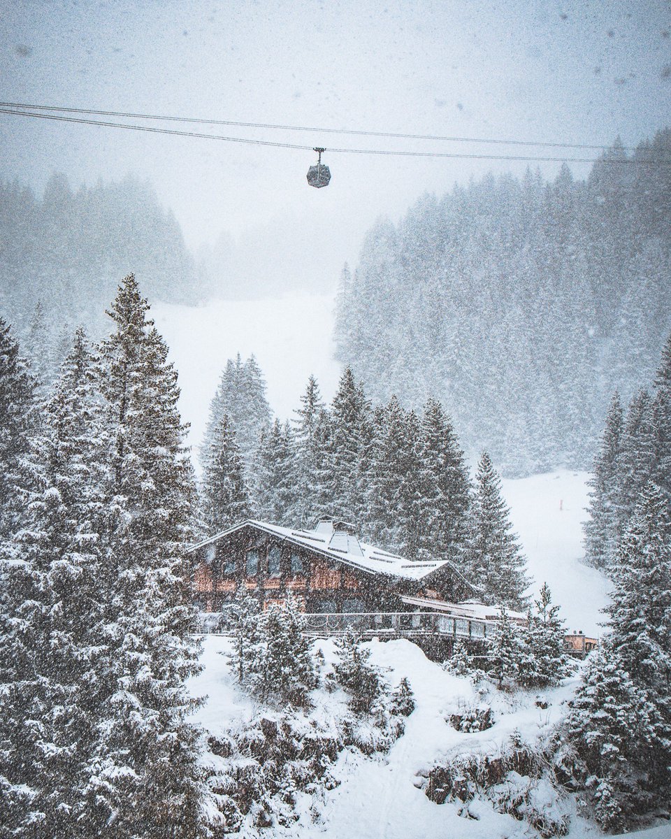 Altibus's tweet image. Quand le printemps nous joue des tours 😅❄️

📸 © @FLAINESki // @Saint_Gervais