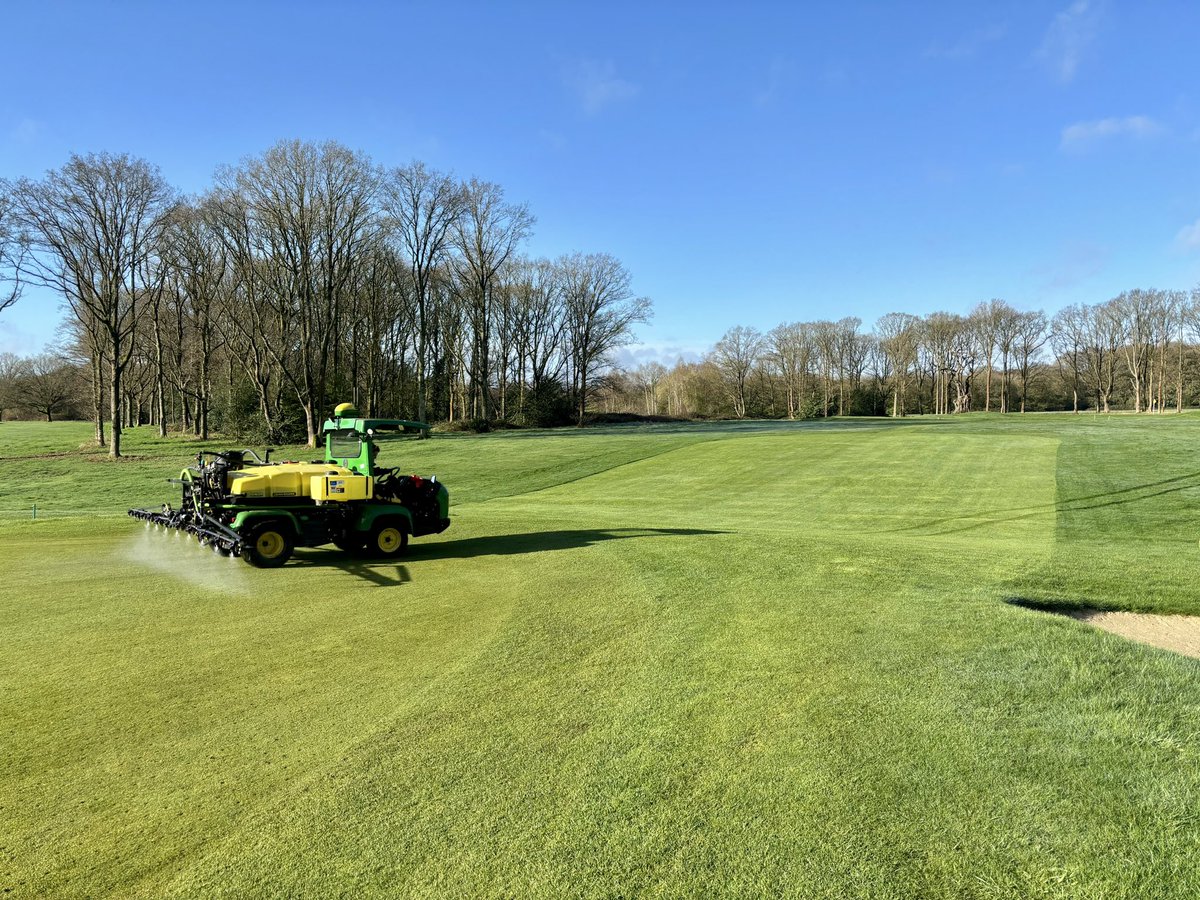 plenty going on this week, a little spray going out post renovations with the morning sun showing off the fairway shaping….fairways and rough giving off a US open vibe at the minute 👀