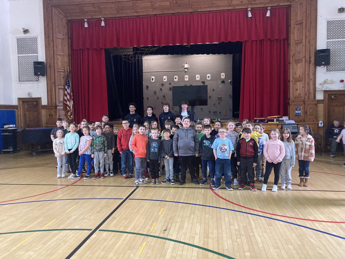 JacksonCmauro's tweet photo. Amazing day for our 2nd,3rd and 4th graders got to read with out GFHS Basketball State Champions; Kellen(JH Alum!!) Oscar, Sean, and Aiden and ask some great questions!! Thank you @GFSDathletics and athletic director Shane Jones for organizing!! So amazing! https://t.co/UyBg6s0xz8