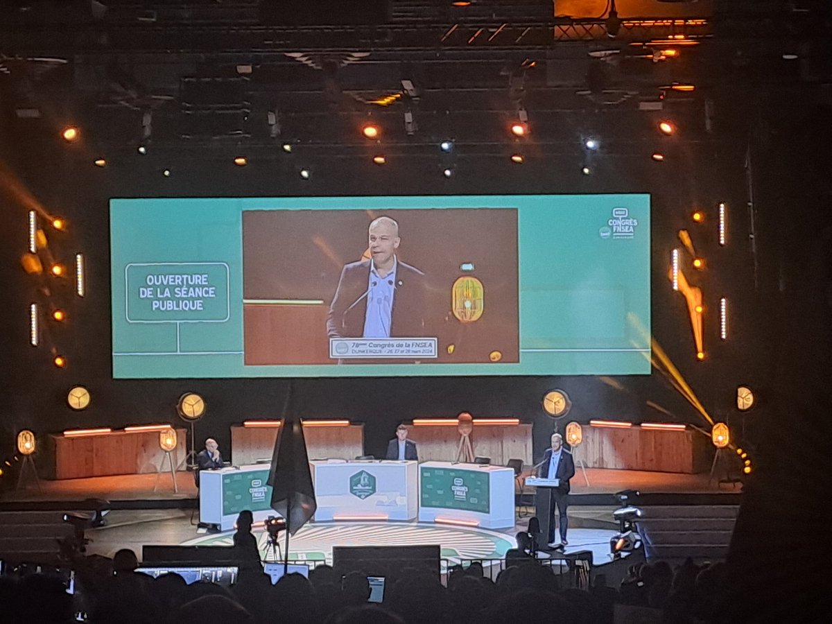 [#Syndical] Tandis qu'à <a href="/dunkerque/">Ville de Dunkerque</a> le Congrès national <a href="/FNSEA/">La FNSEA</a> s'ouvre aux invités, petite séance de 📸 des délégations <a href="/fdsea53/">FDSEA53</a> et <a href="/FRSEA_PDL/">FRSEA_PdeL</a> ! #convivialité