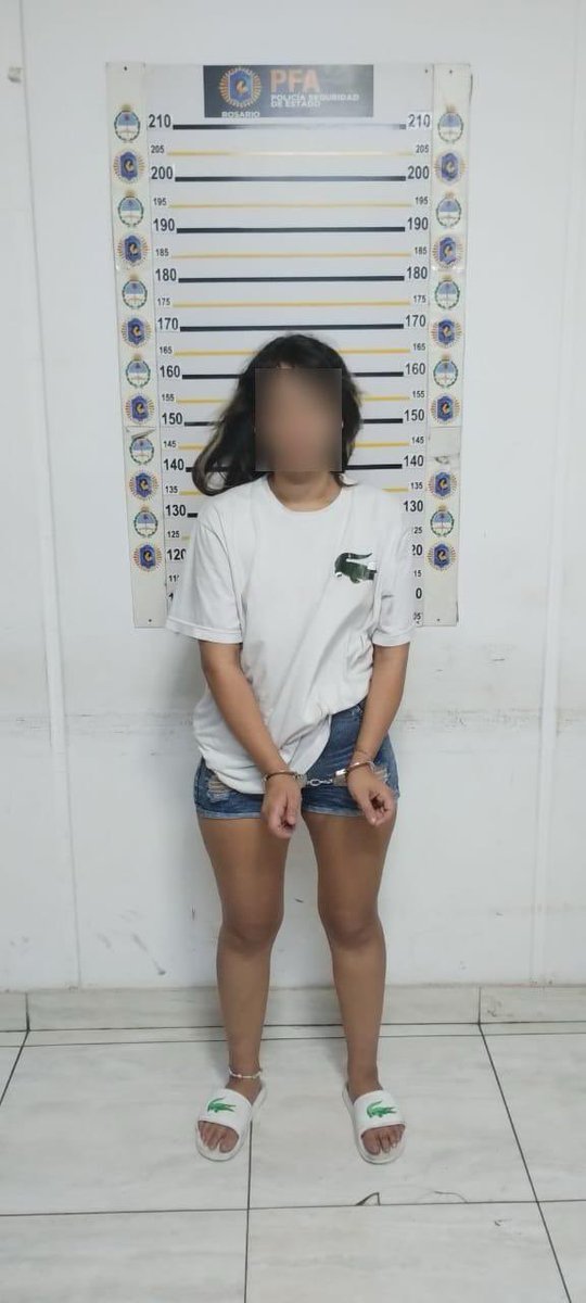 MauroYasprizza's tweet photo. 🚨"Desarticulan red criminal detrás de amenazas a Ángel Di María: Detenido con drogas y armas"
La Policía Federal y Provincial desmantelan operación clandestina tras amenazas al futbolista. Detenido principal sospechoso con cocaína y armamento en Rosario. https://t.co/qfYEA6lCGg