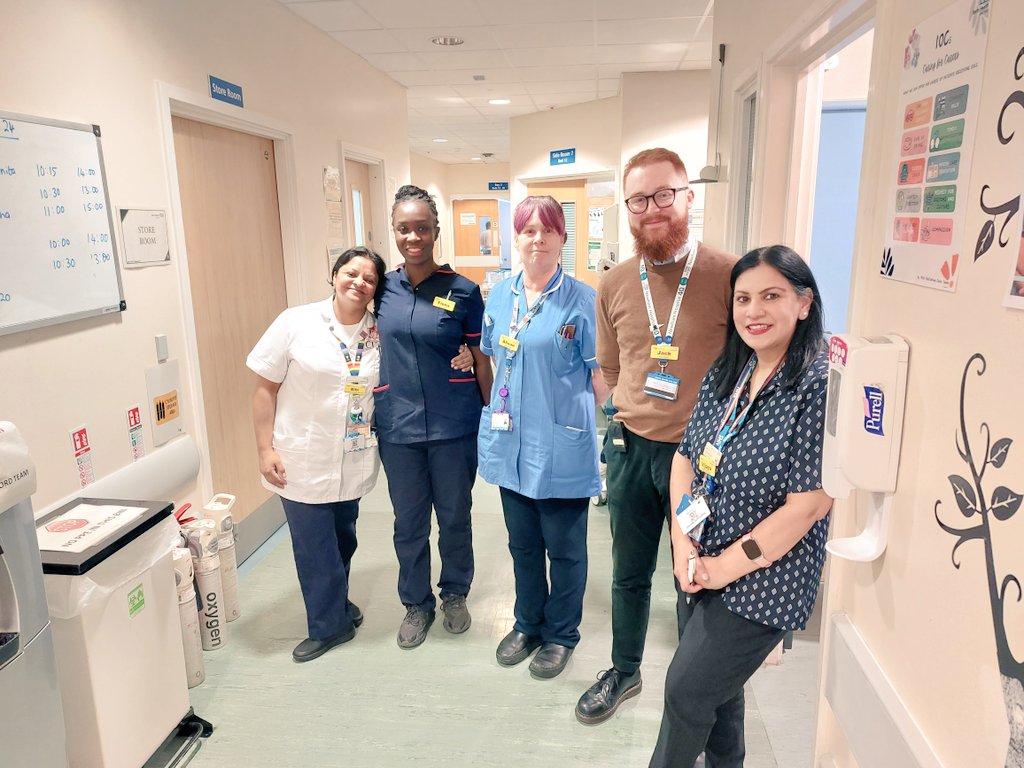 Last day for Jack, our Stratford ward #pharmacist, we were very lucky to have you working with us. Wishing all the best @WhippsCrossHosp 😊 @BH_Pharmacy